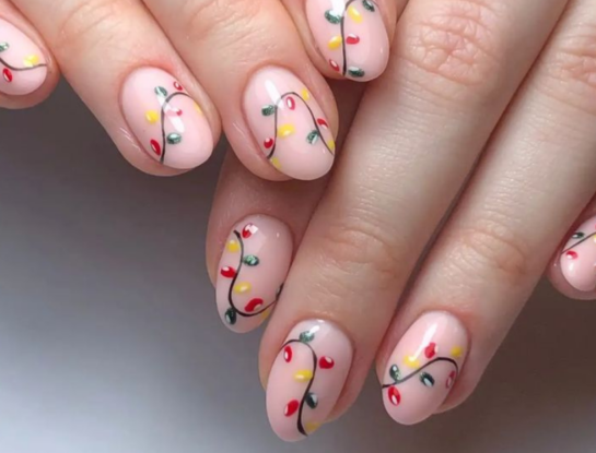 Uñas de luz navideña: el nail art temático más extravagante