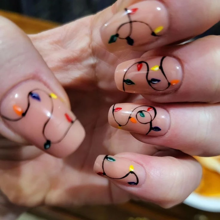 Uñas de luz navideña, el nail art temático más extravagante