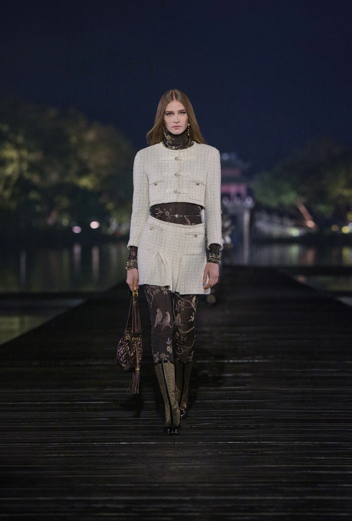 Desfile de Métiers D'Art de CHANEL 2024/25 en Hangzhou, China