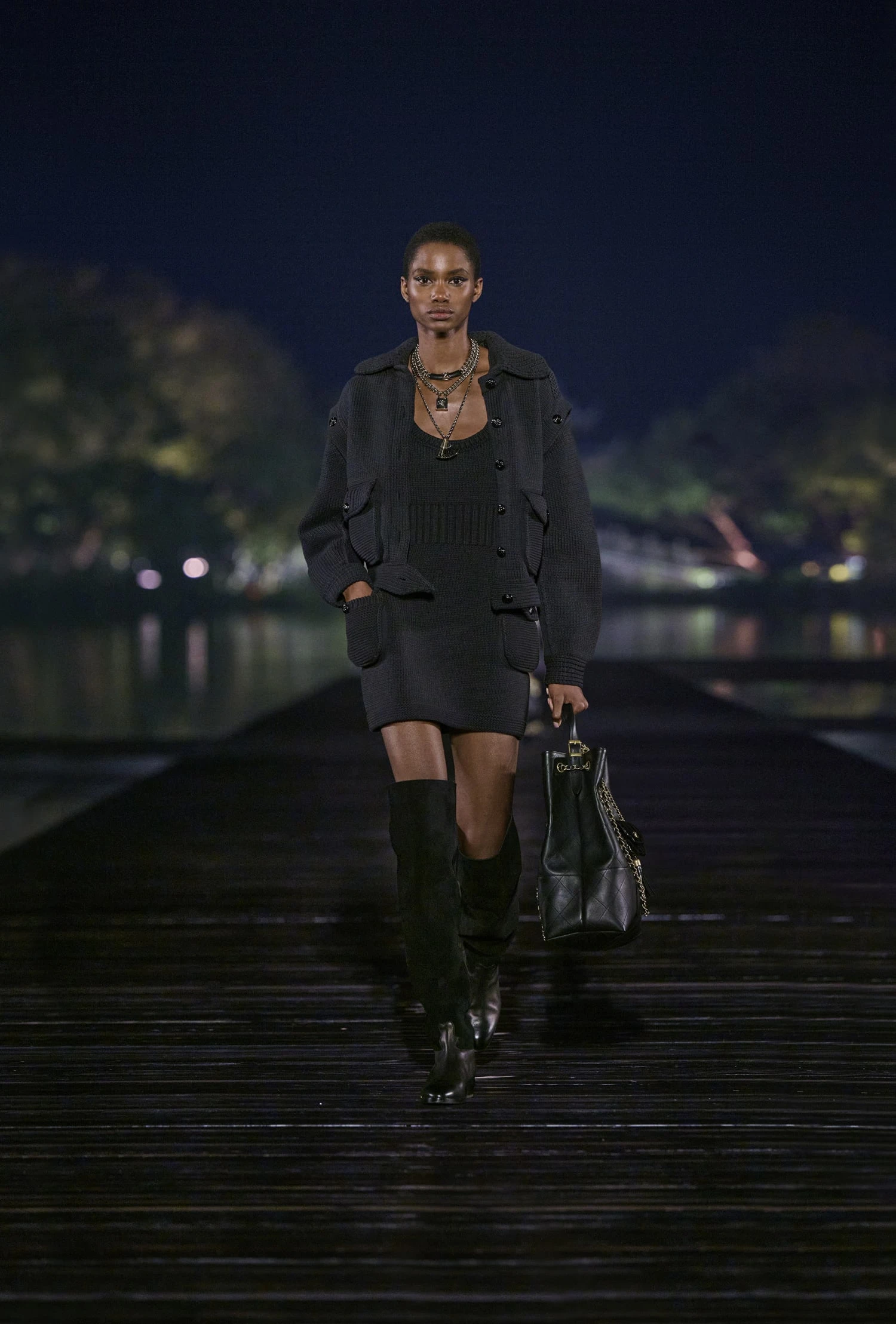 Desfile de Métiers D'Art de CHANEL 2024/25 en Hangzhou, China