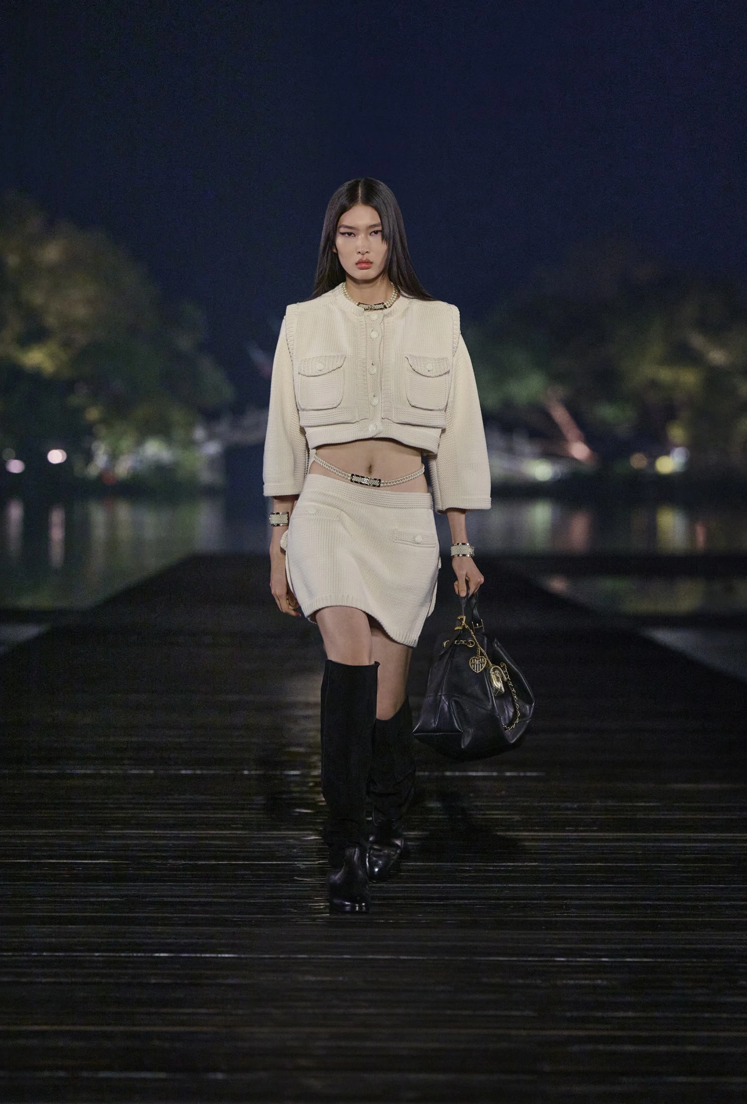 Desfile de Métiers D'Art de CHANEL 2024/25 en Hangzhou, China