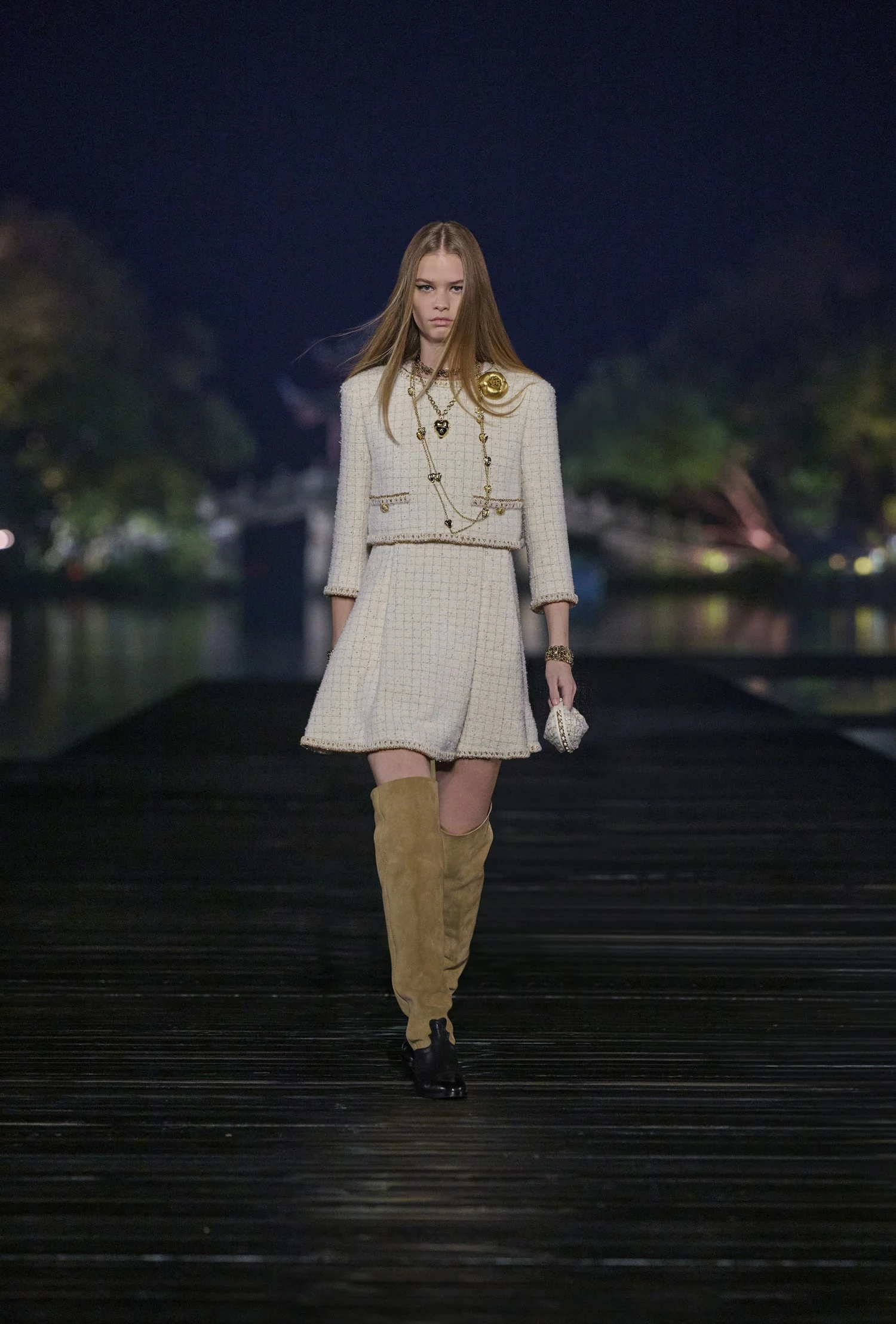 Desfile de Métiers D'Art de CHANEL 2024/25 en Hangzhou, China