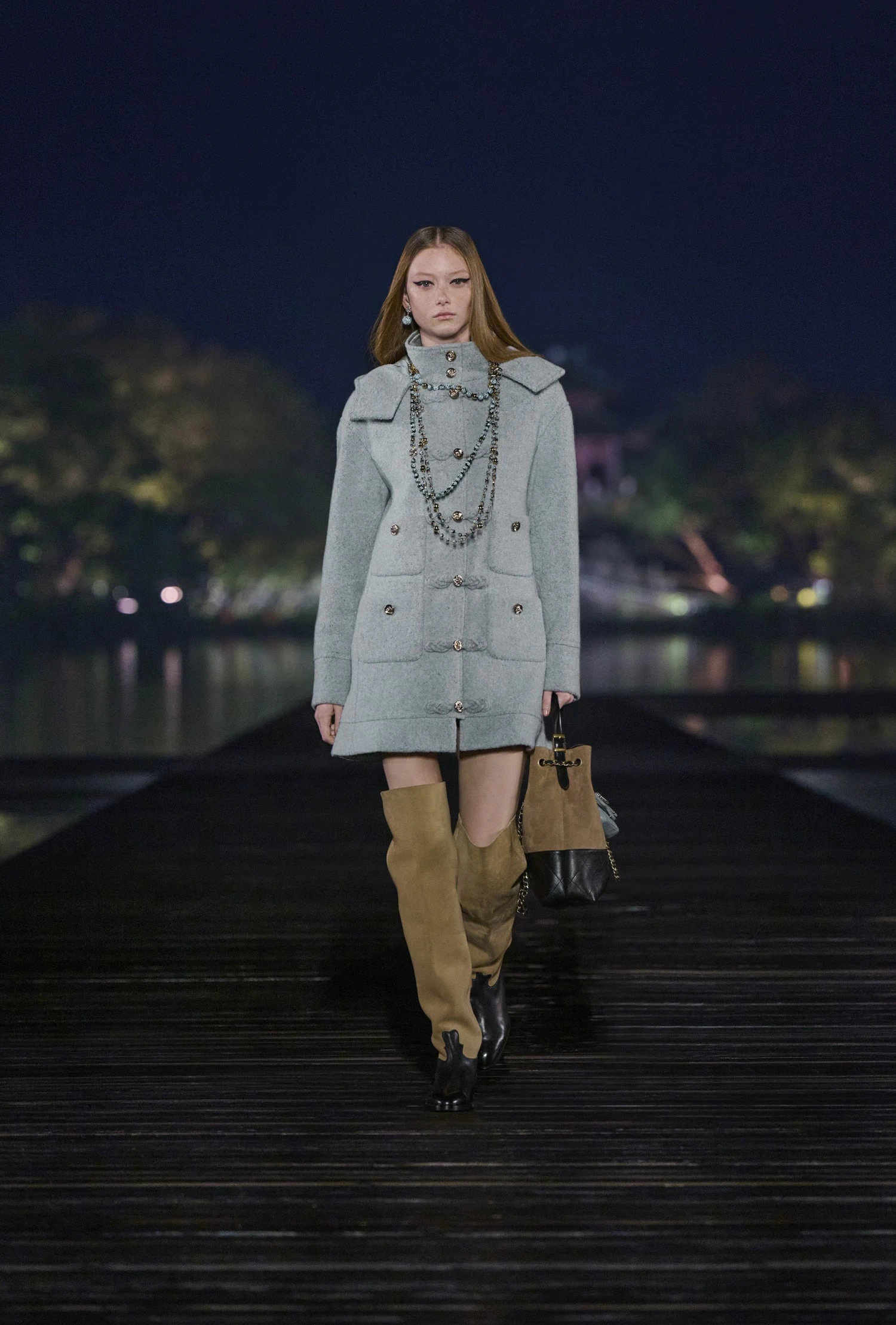 Desfile de Métiers D'Art de CHANEL 2024/25 en Hangzhou, China