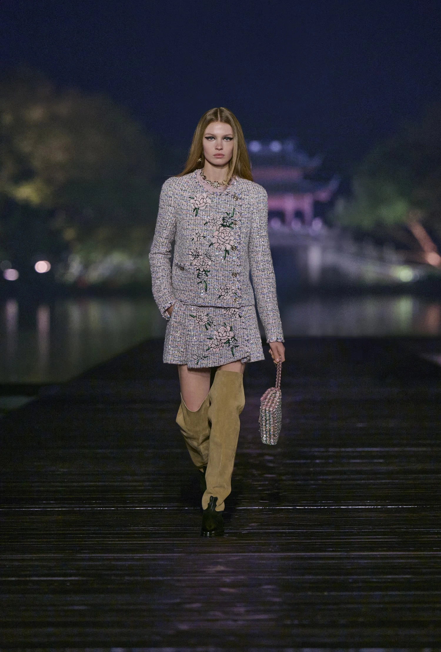 Desfile de Métiers D'Art de CHANEL 2024/25 en Hangzhou, China