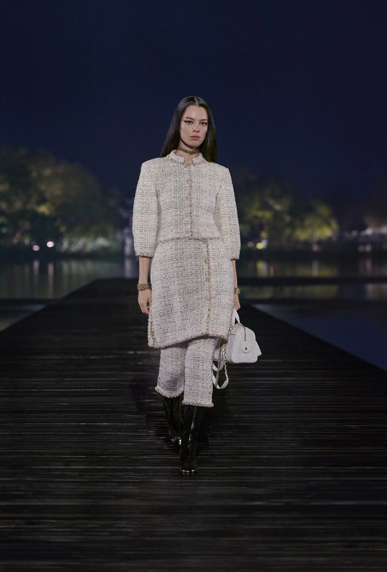 Desfile de Métiers D'Art de CHANEL 2024/25 en Hangzhou, China