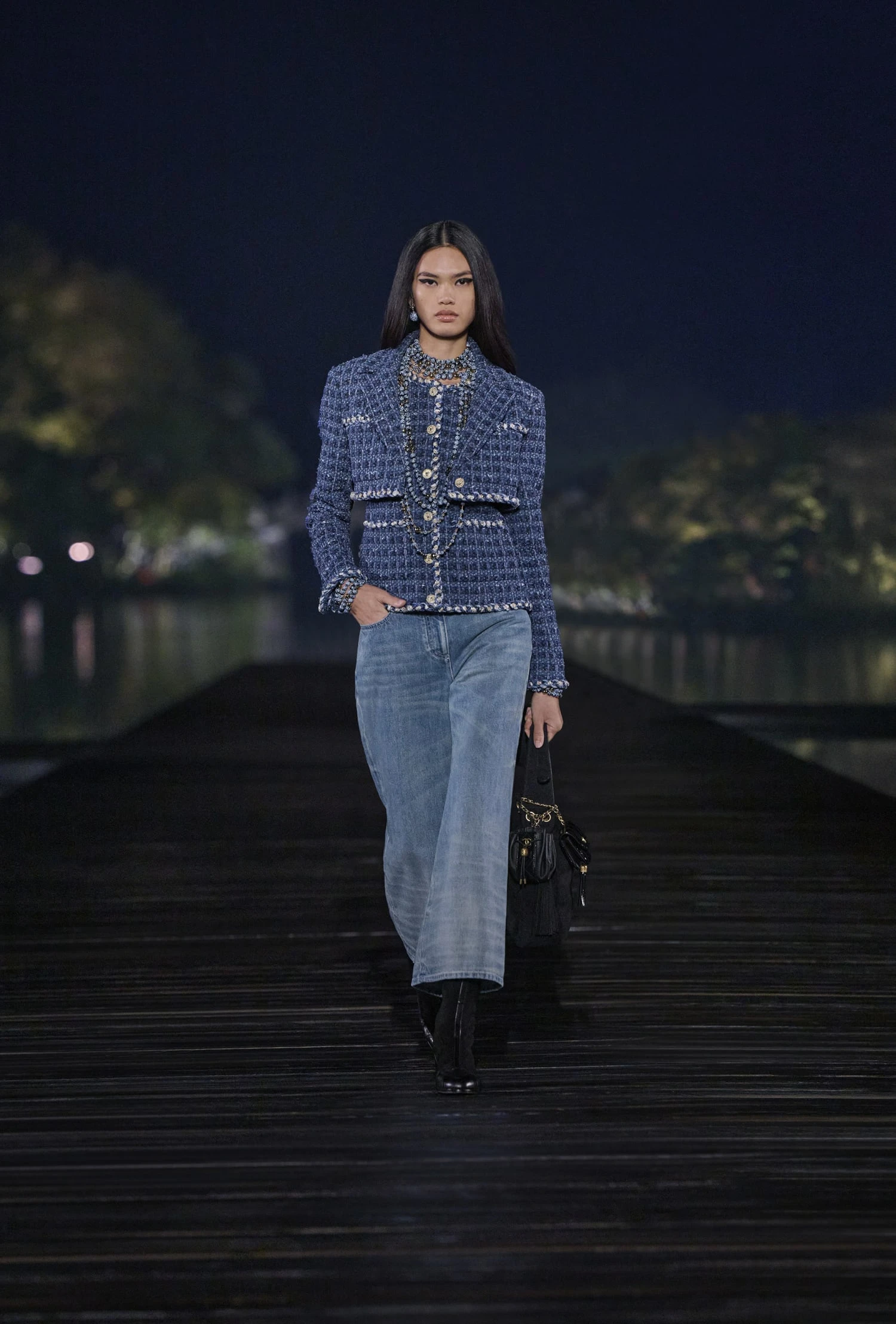 Desfile de Métiers D'Art de CHANEL 2024/25 en Hangzhou, China