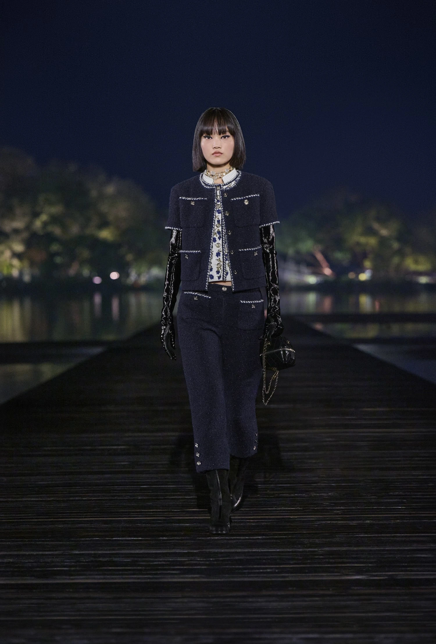 Desfile de Métiers D'Art de CHANEL 2024/25 en Hangzhou, China