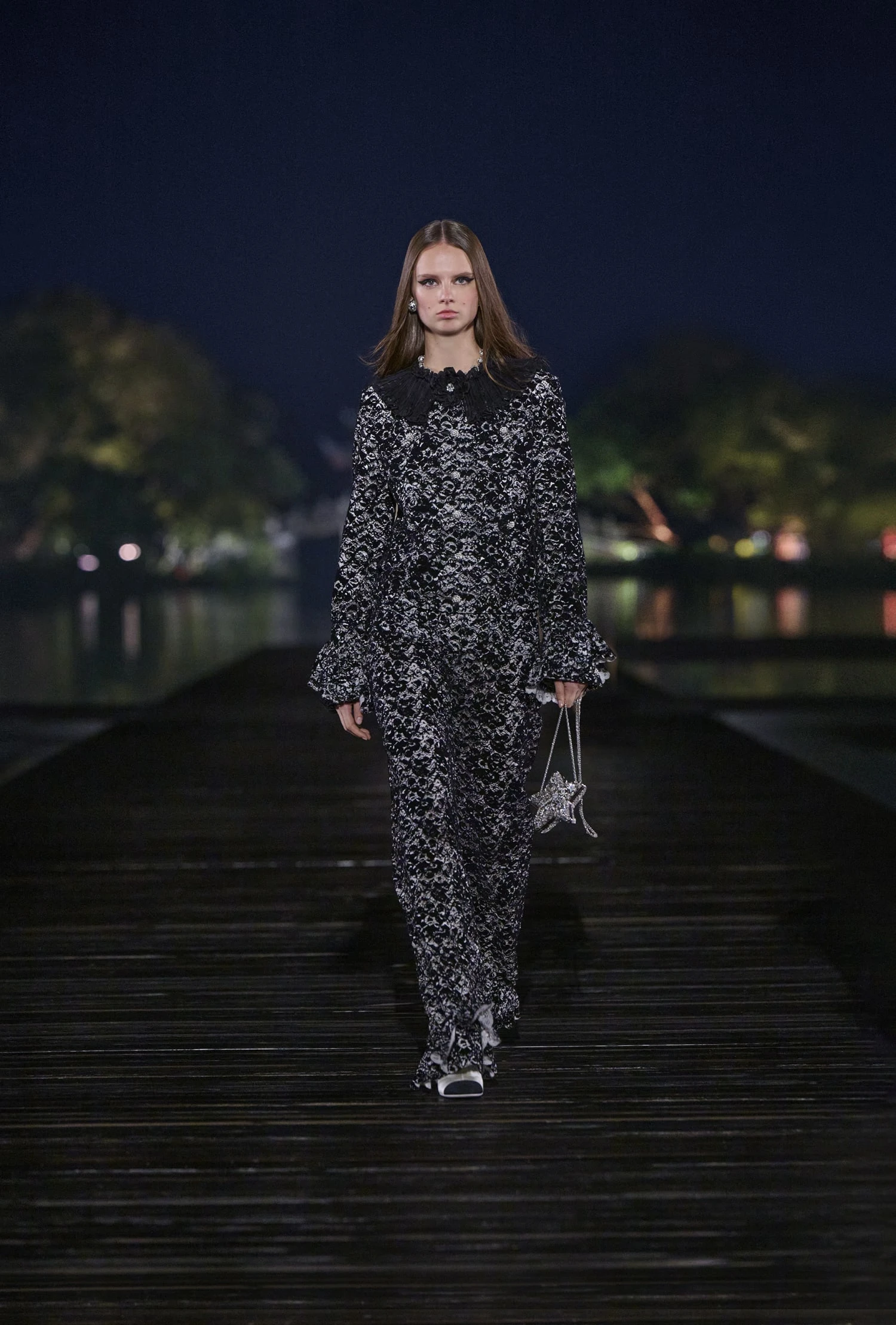 Desfile de Métiers D'Art de CHANEL 2024/25 en Hangzhou, China