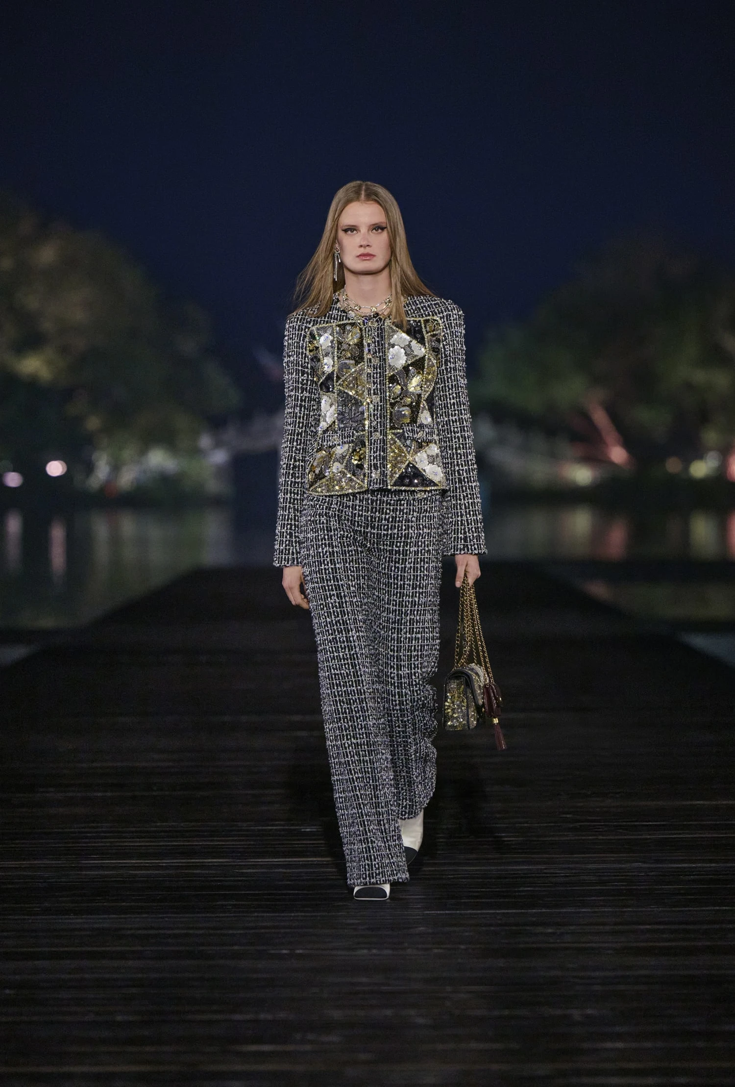 Desfile de Métiers D'Art de CHANEL 2024/25 en Hangzhou, China