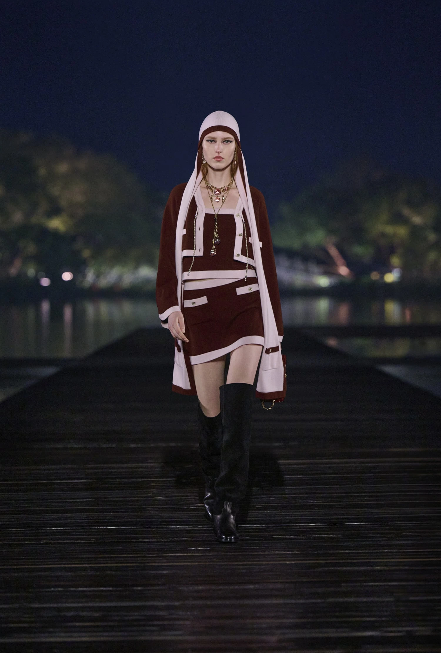 Desfile de Métiers D'Art de CHANEL 2024/25 en Hangzhou, China