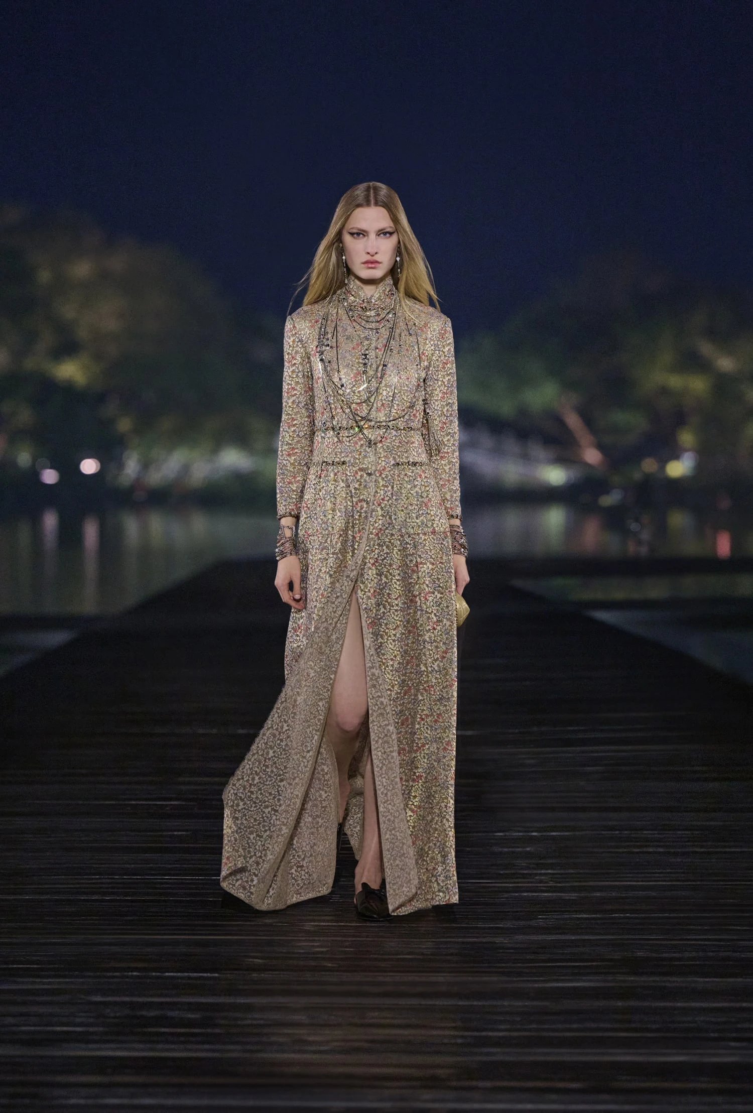 Desfile de Métiers D'Art de CHANEL 2024/25 en Hangzhou, China