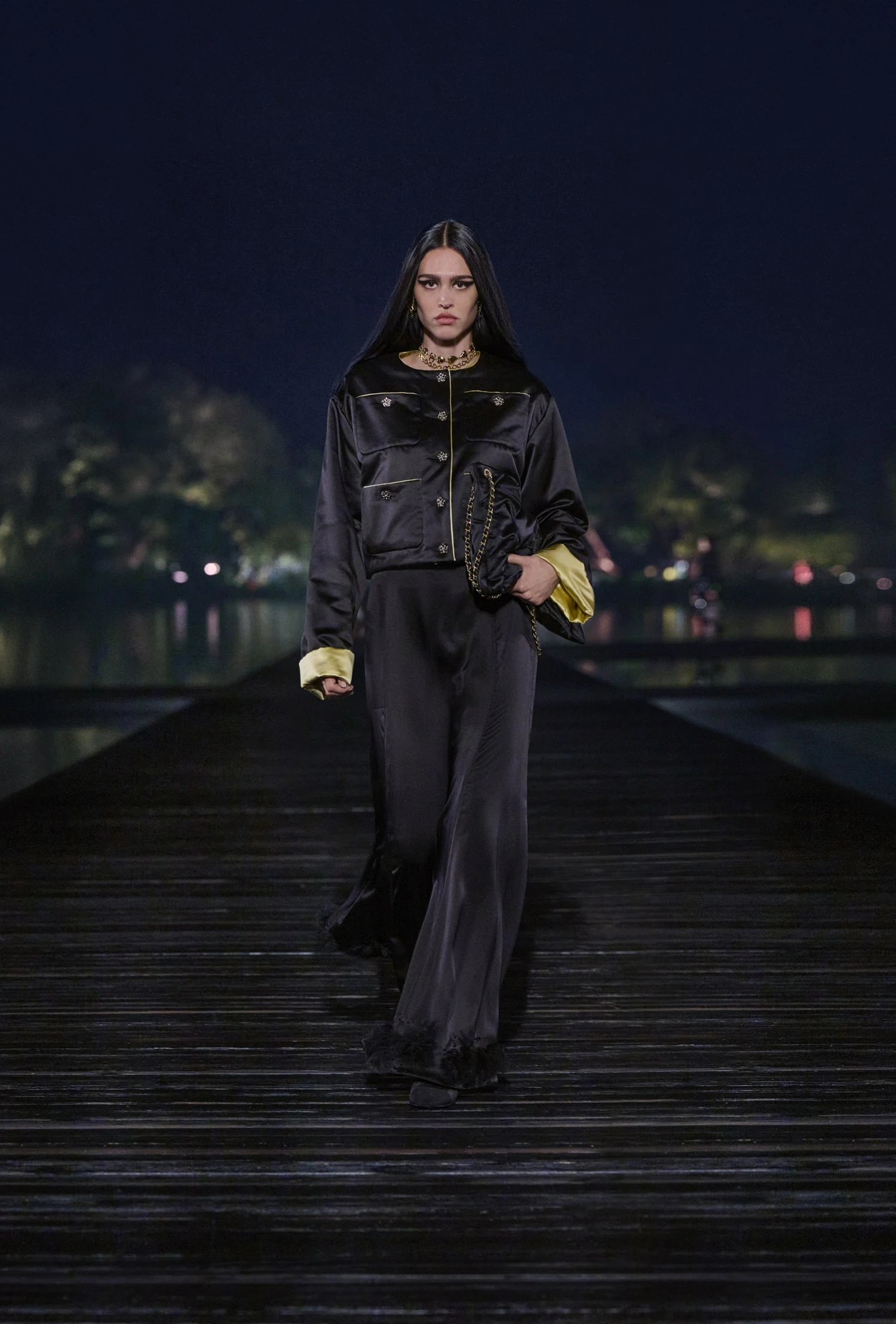 Desfile de Métiers D'Art de CHANEL 2024/25 en Hangzhou, China