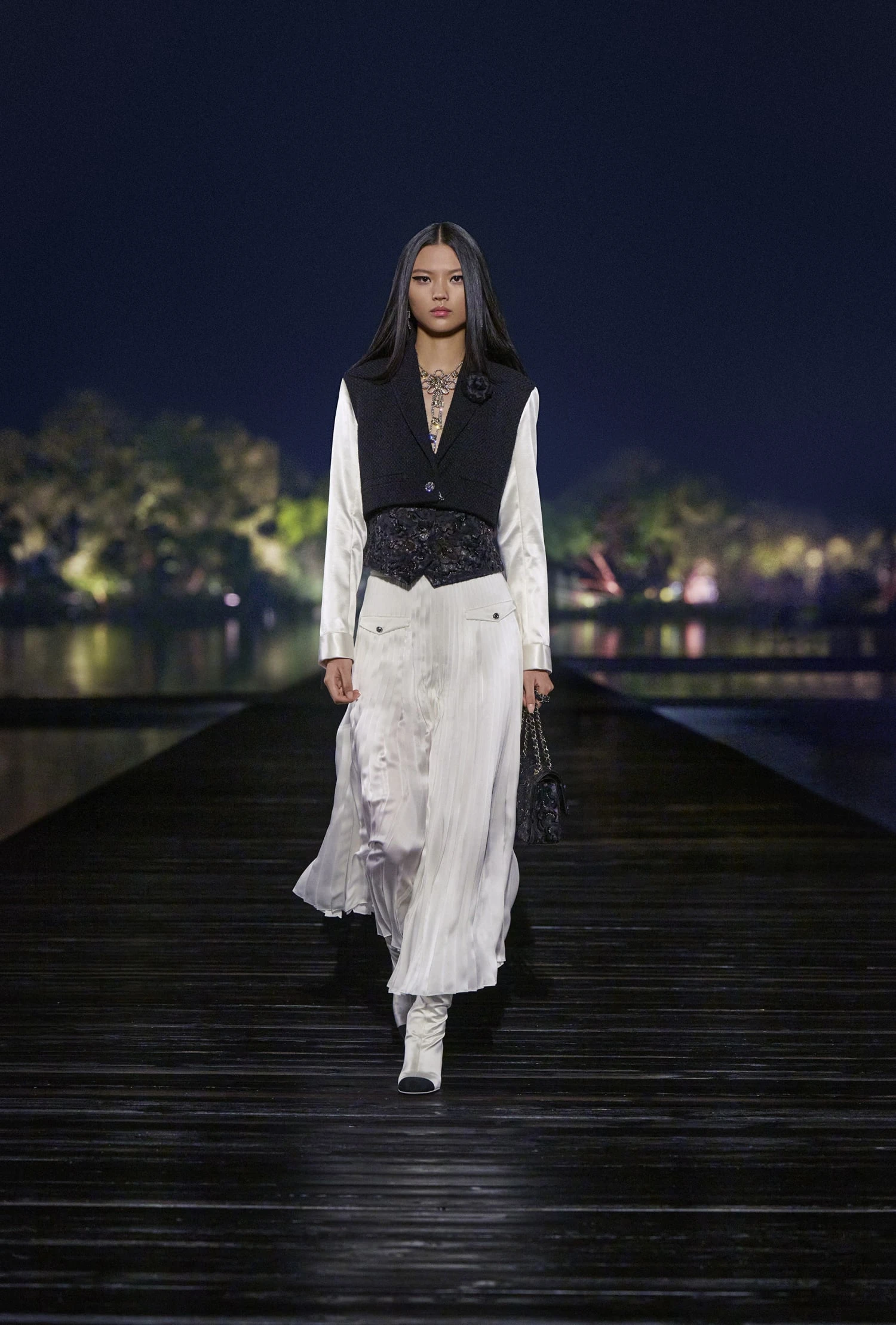Desfile de Métiers D'Art de CHANEL 2024/25 en Hangzhou, China