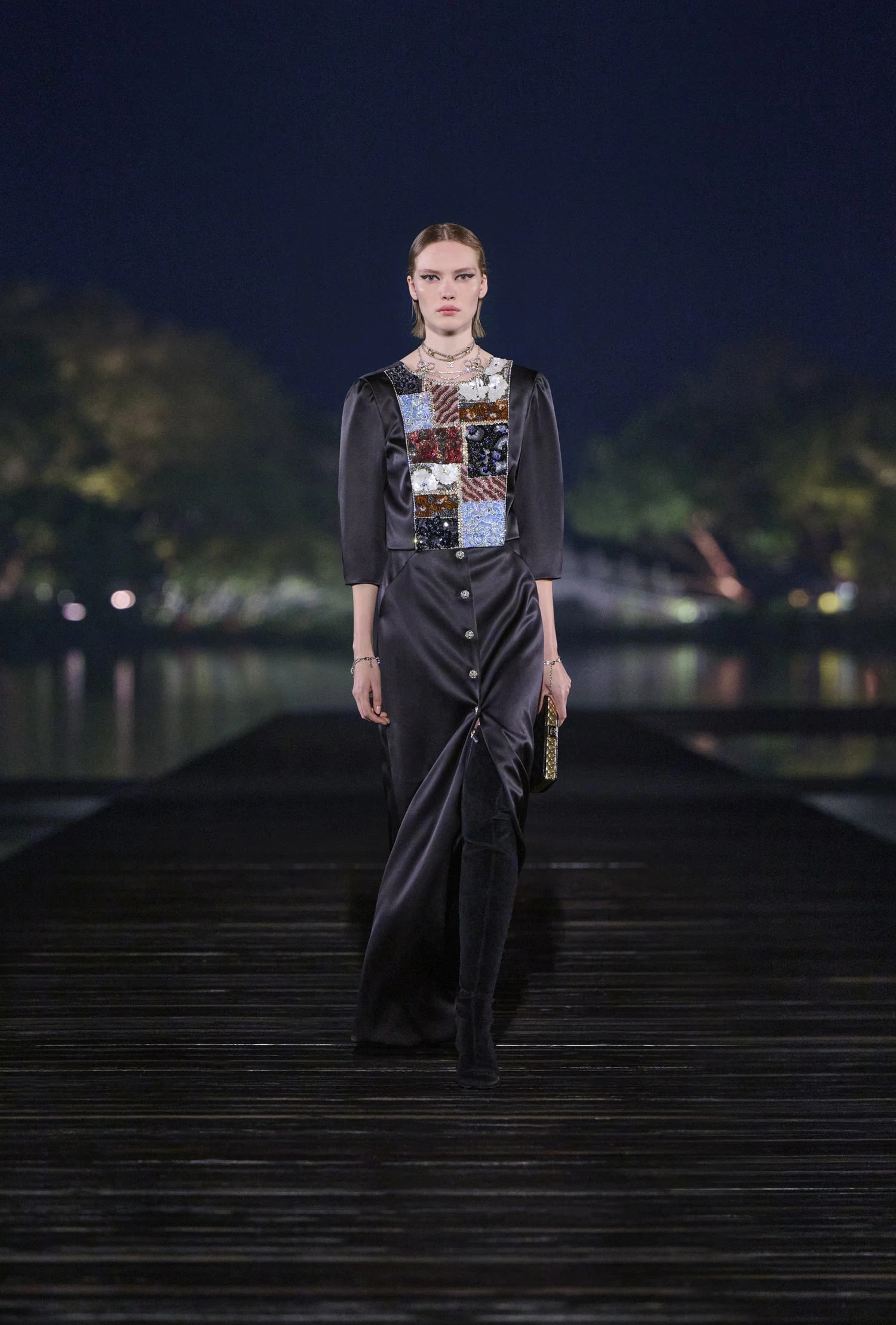 Desfile de Métiers D'Art de CHANEL 2024/25 en Hangzhou, China