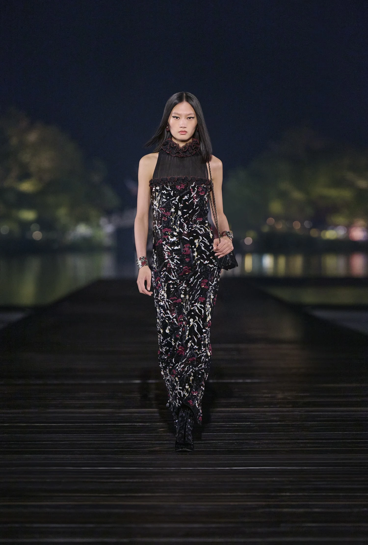 Desfile de Métiers D'Art de CHANEL 2024/25 en Hangzhou, China