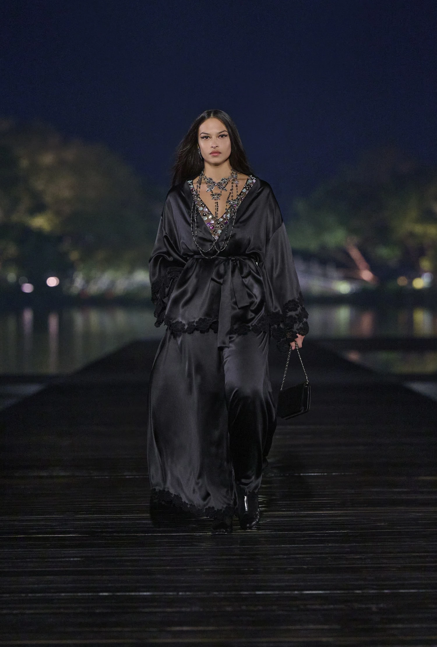 Desfile de Métiers D'Art de CHANEL 2024/25 en Hangzhou, China