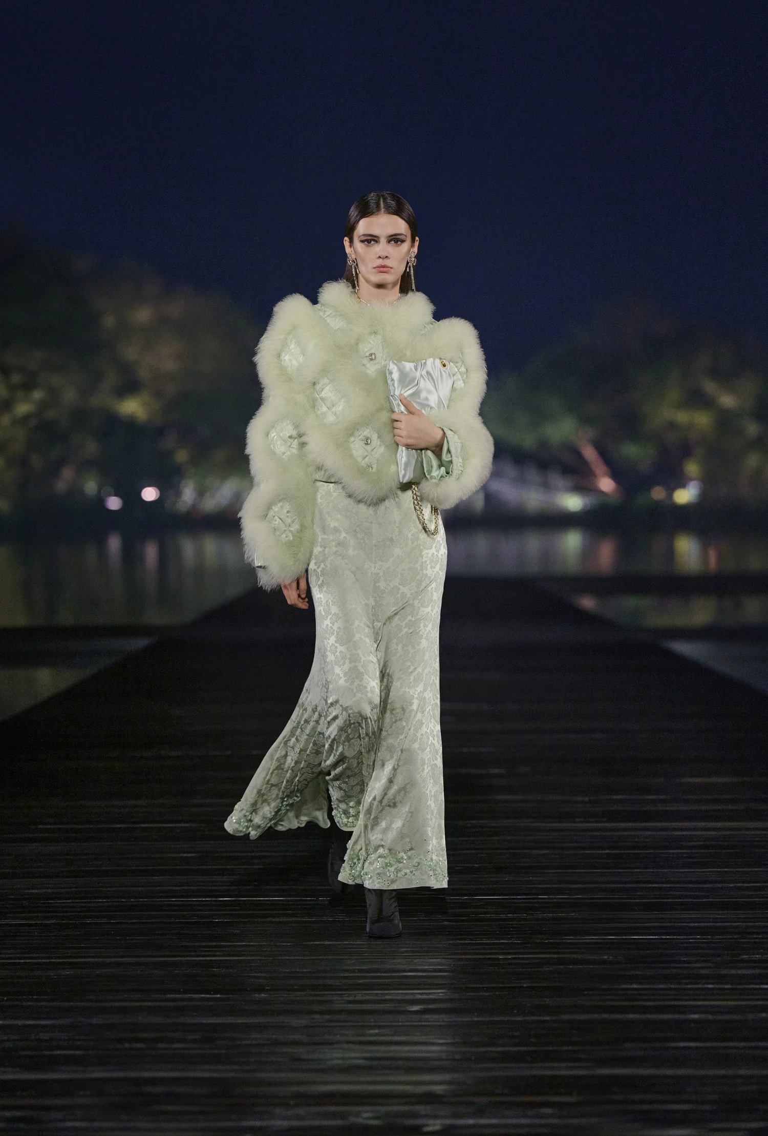 Desfile de Métiers D'Art de CHANEL 2024/25 en Hangzhou, China