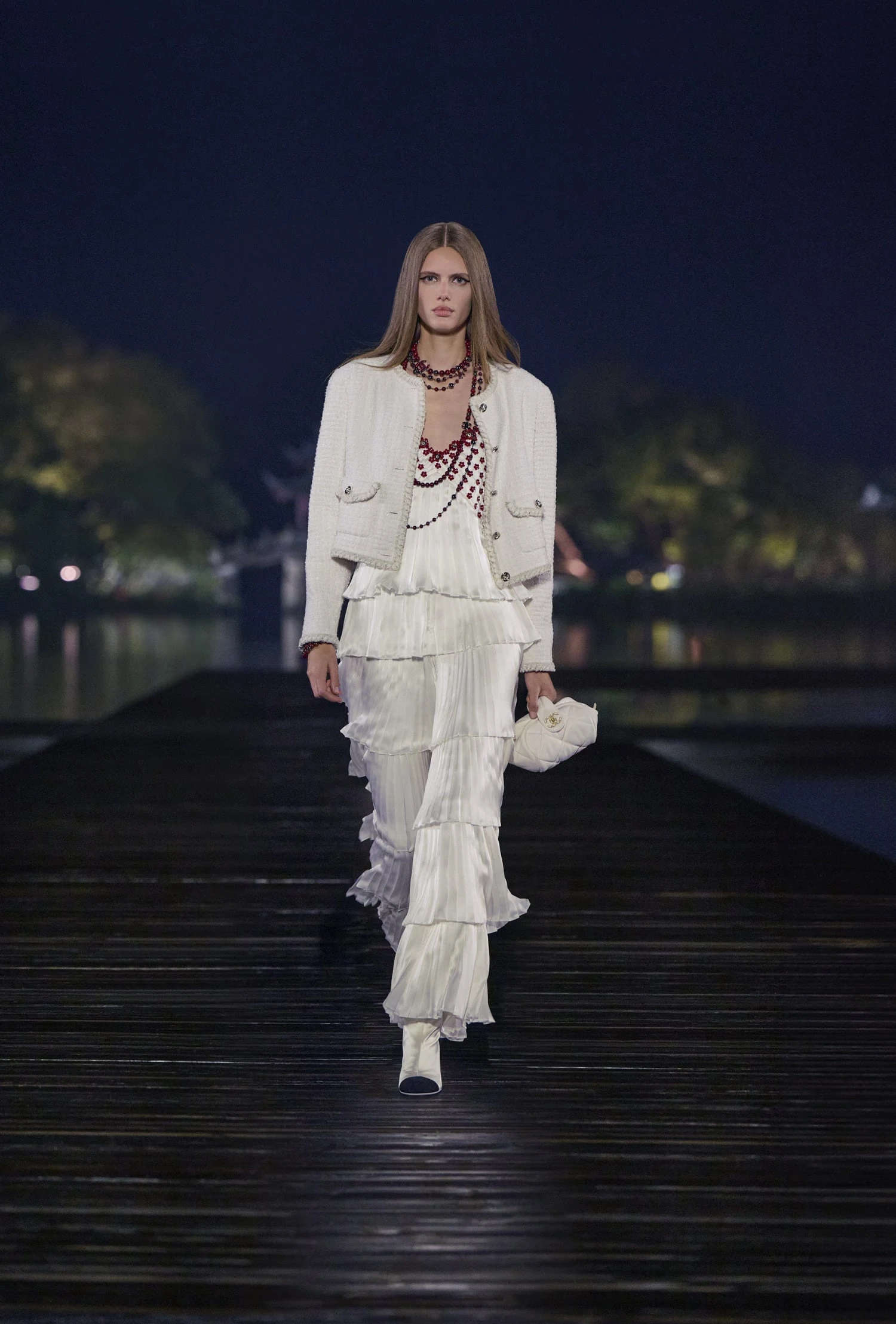 Desfile de Métiers D'Art de CHANEL 2024/25 en Hangzhou, China