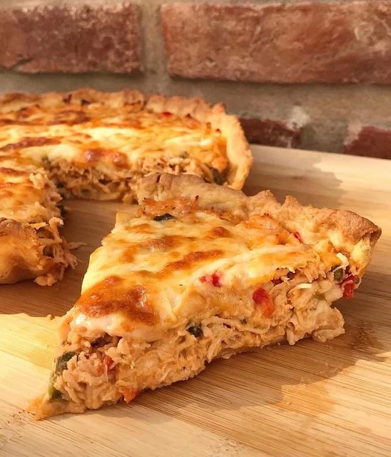 Qué cocinar con lo que te sobró de Navidad: la receta de la tarta de pollo de anoche