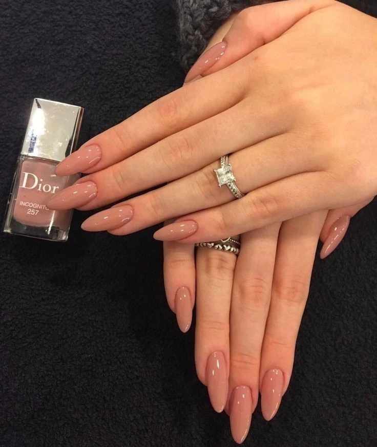 Nail art navideño: los colores que son tendencia para las uñas en estas fiestas