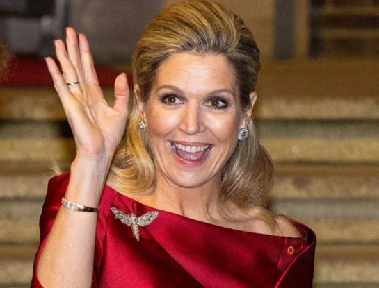 Máxima deslumbró con un sofisticado look monocromático, en el tono del otoño europeo