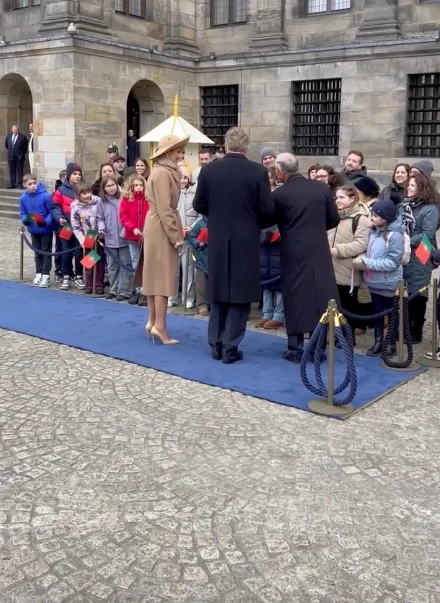 look maxima con capelina en invierno