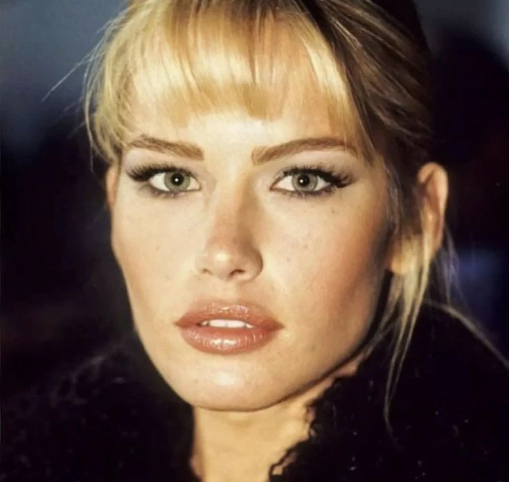 Mall bang, el flequillo inspirado en los '90 es tendencia: así se lleva ahora