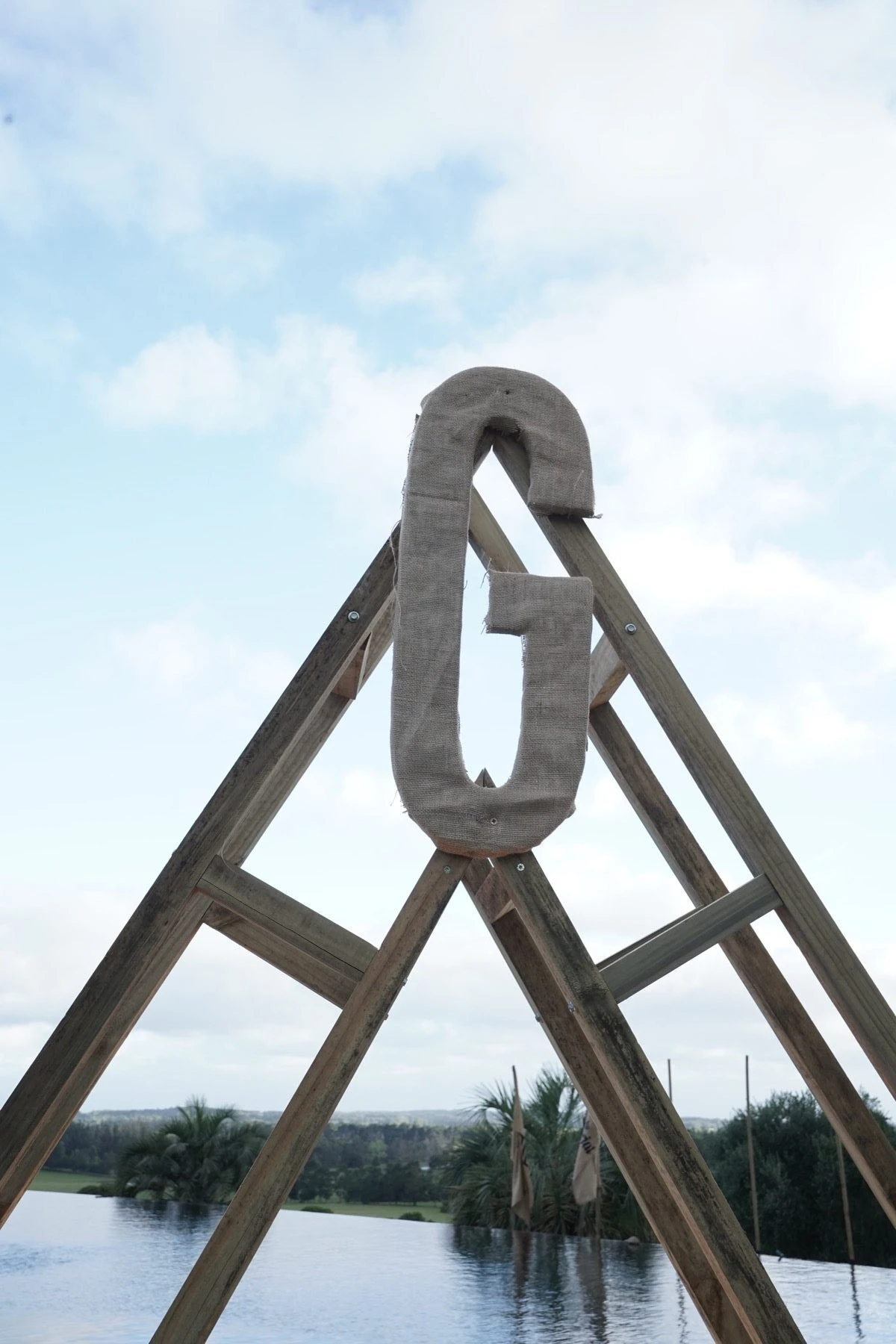 El ángulo superior de Marku con la "G" de Gente, anfitriona de un atardecer esteño único.