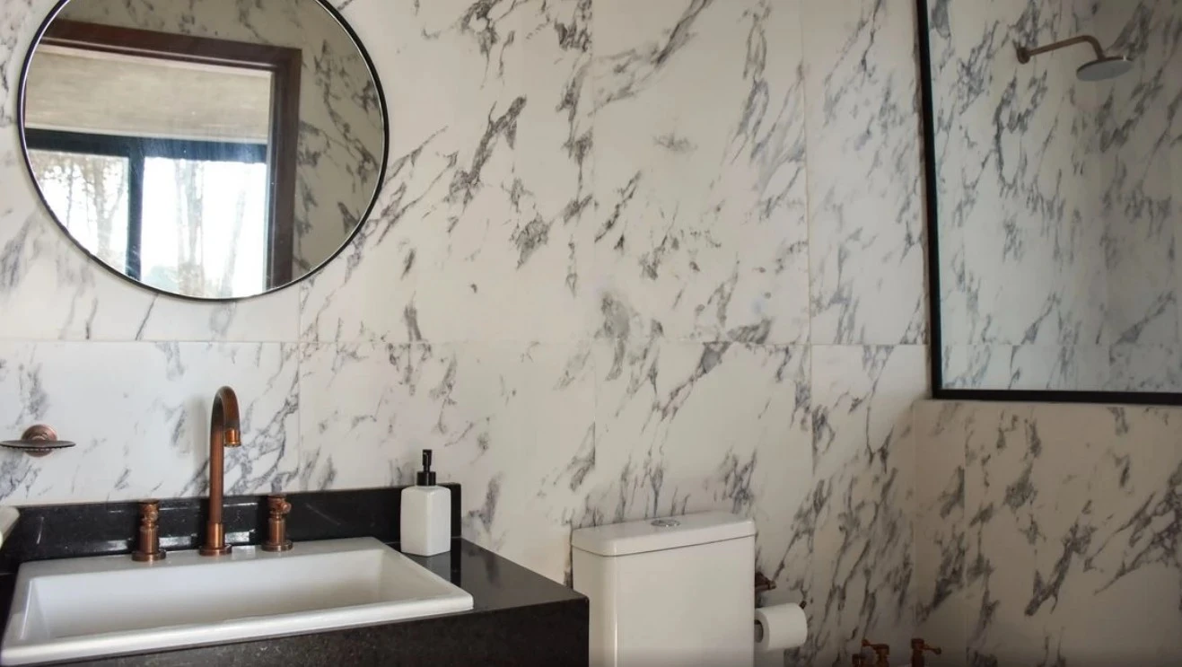 Mármol en el baño
