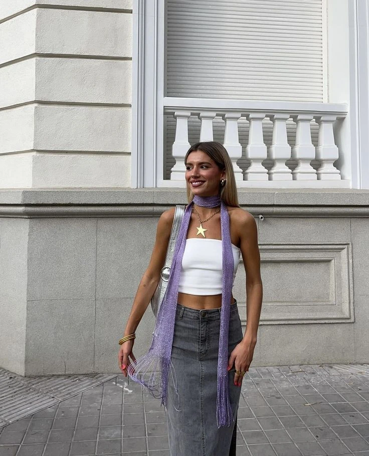 la bufanda fina, el accesorio vintage que se impone esta temporada