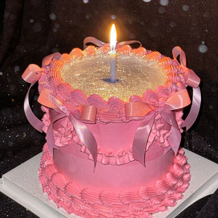 Ni bengala ni velita: la tendencia más viral en tortas es la glitter queen cake