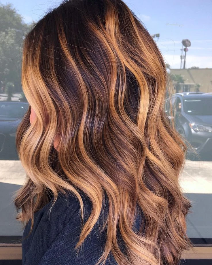 Cobre con rubios cremosos