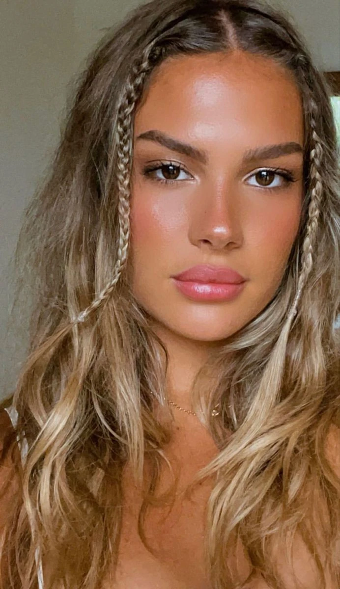 Beauty look playero makeup y peinado de moda para el after beach