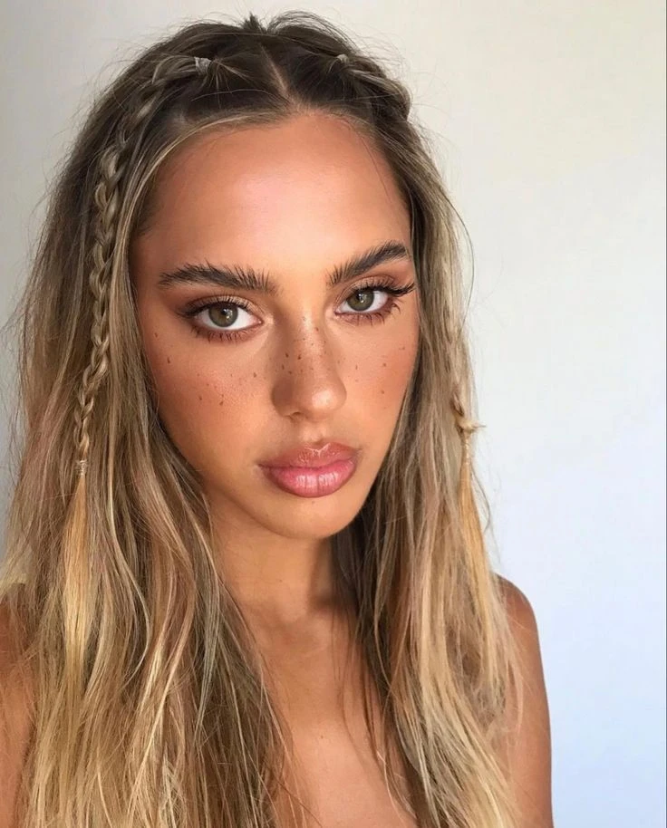 Beauty look playero makeup y peinado de moda para el after beach