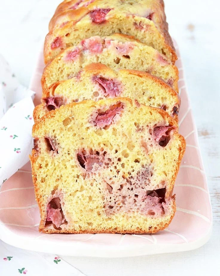 La receta de budín de frutilla, naranja y ricota ideal para compartir entre amigos