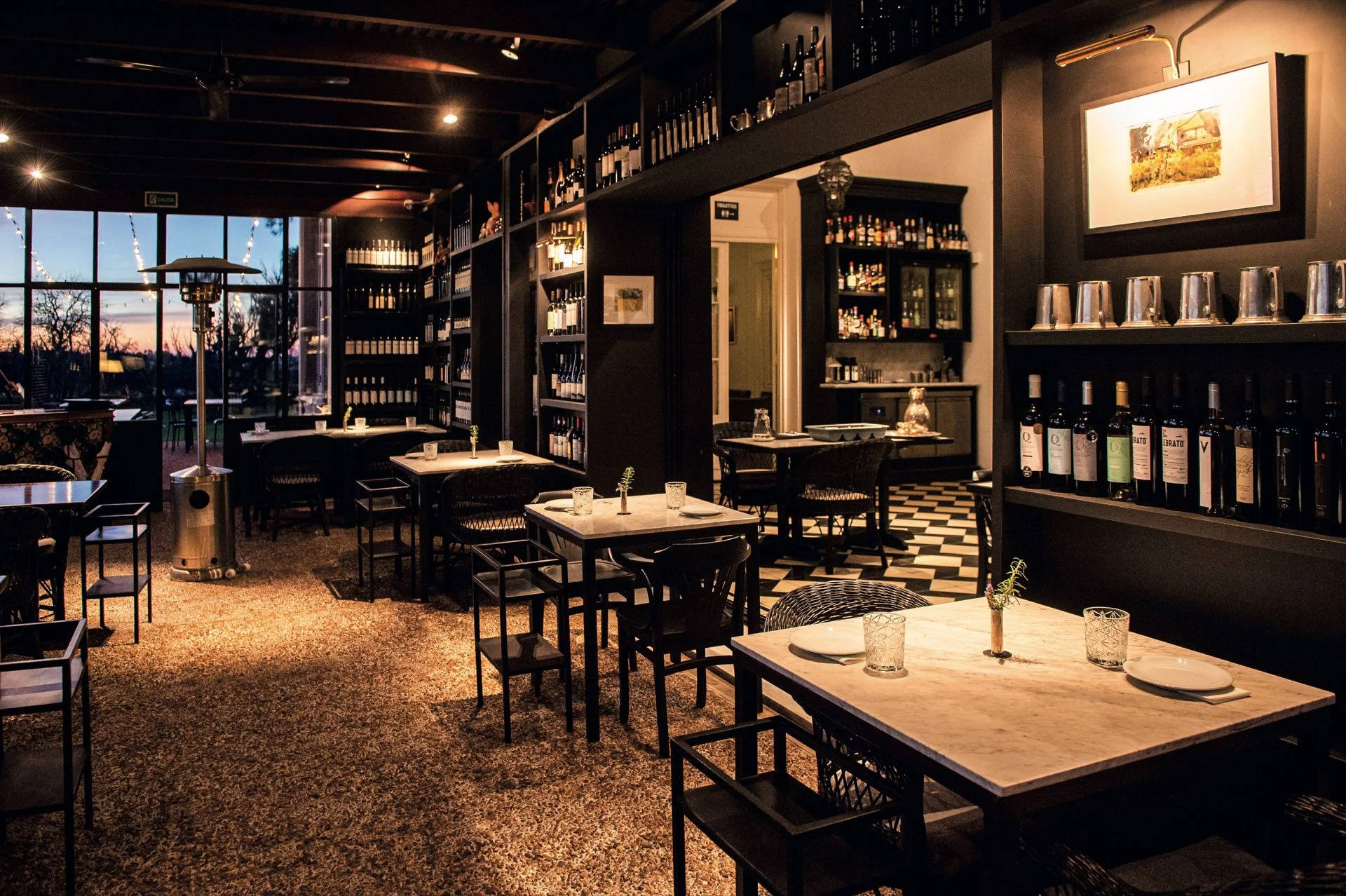 El restaurante de Comarca Las Liebres honra los sabores del Río de la Plata.