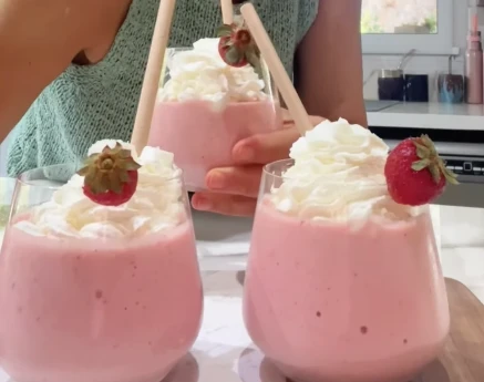 Cómo preparar un buen milkshake de frutilla y banana para enfrentar la ola de calor: la receta de Jimena Monteverde ideal para el verano