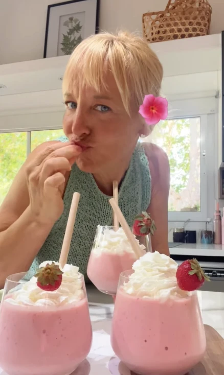 Cómo preparar un buen milkshake de frutilla y banana para enfrentar la ola de calor: la receta de Jimena Monteverde ideal para el verano