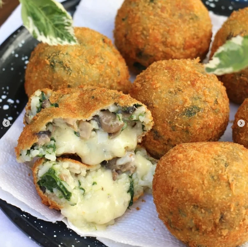 Croquetas de arroz, espinaca y portobellos