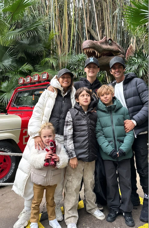 Pampita y sus hijos junto a Guillermo Ardohain