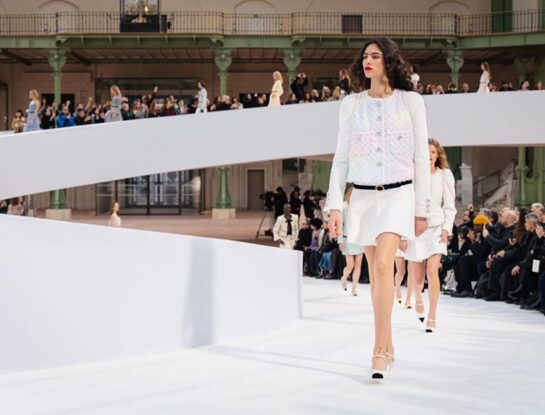 Así fue el desfile de Chanel en París: colores y texturas para celebrar los 110 años de la maison