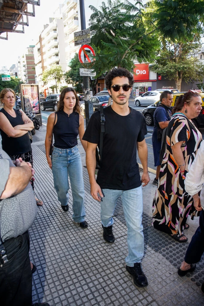 Chino y Clara Darín llegan al velatorio de Alejandra Darín