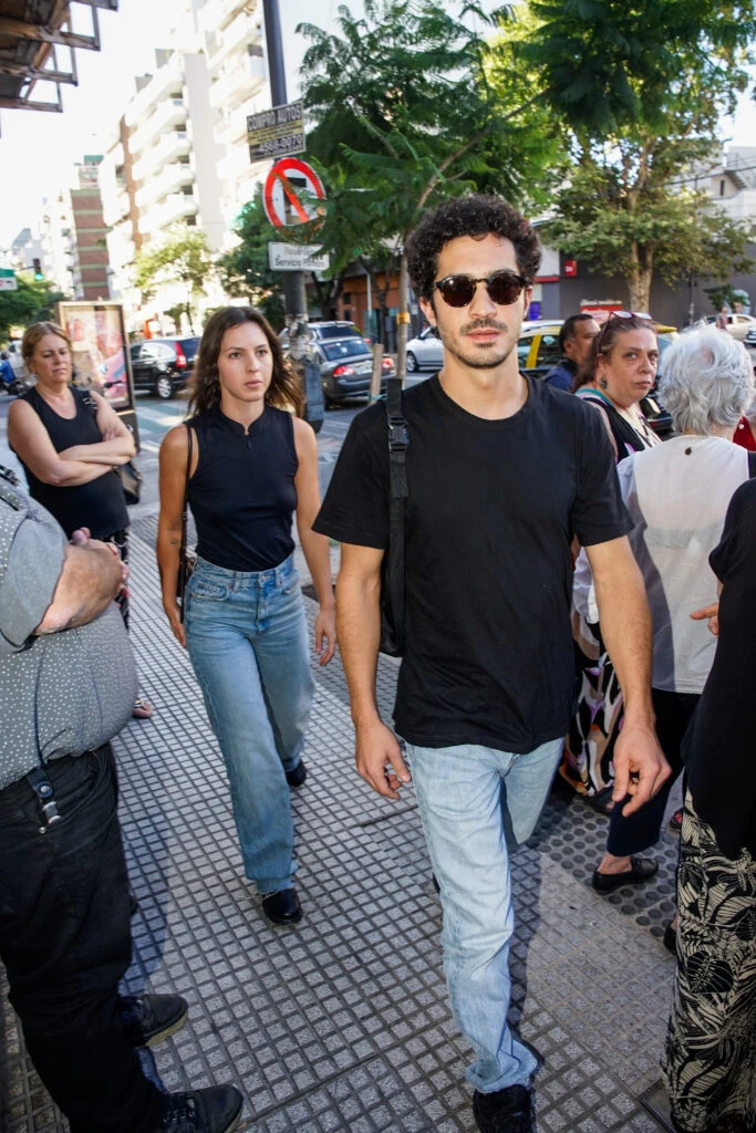 Chino y Clara Darín llegan al velatorio de Alejandra Darín