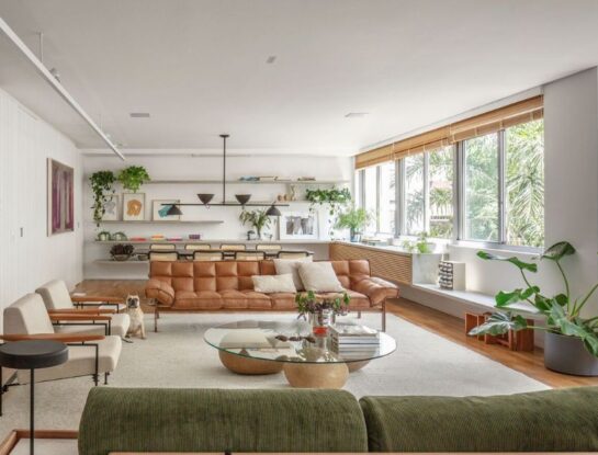 Un departamento amplio y canchero repleto de arte y texturas