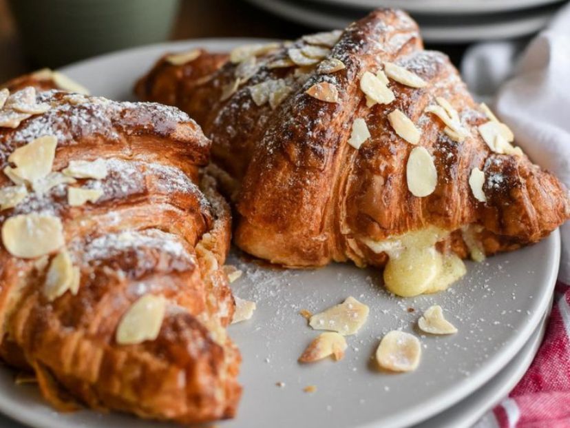 Cómo preparar croissant con almendras: un manjar ideal para tus desayunos y tus meriendas