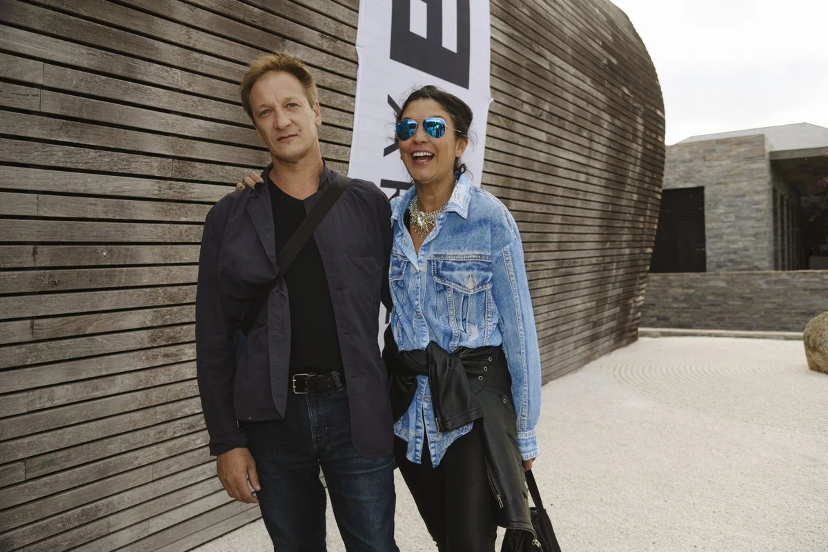 El artista Vicente Grondona junto a su mujer Julieta López Acosta en el preview de Este Arte149