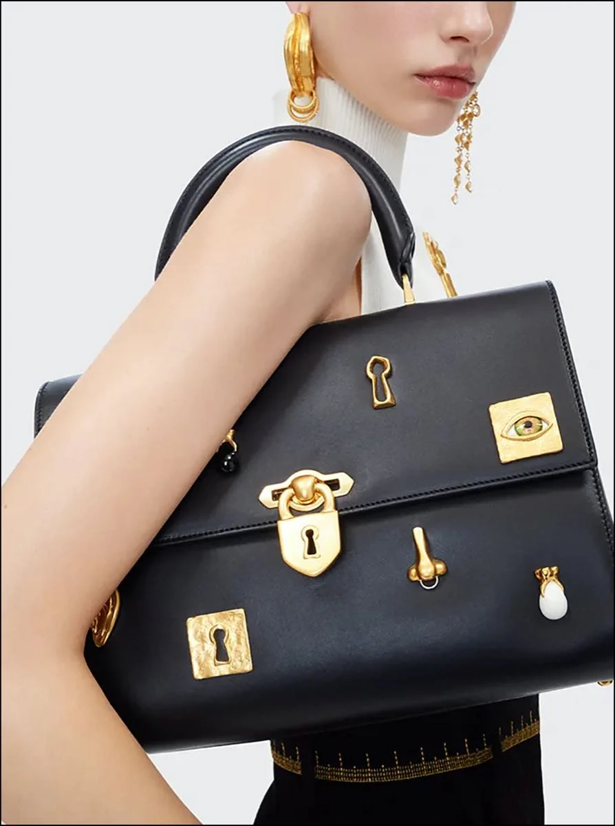 Schiaparelli presenta la colección 'Iconically Yours'