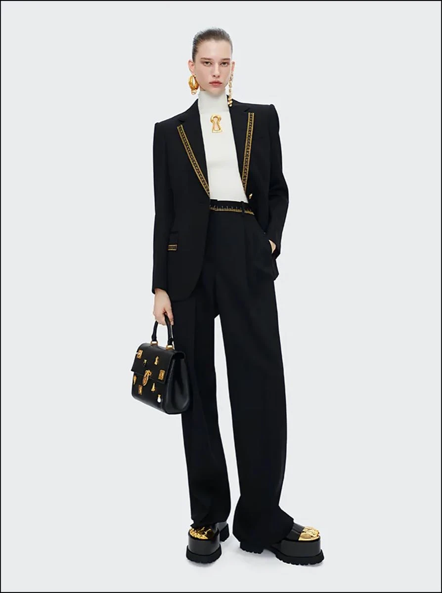 Schiaparelli presenta la colección 'Iconically Yours'