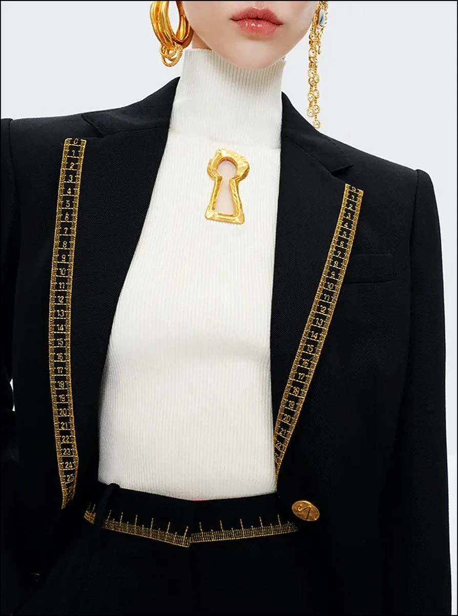 Schiaparelli presenta la colección 'Iconically Yours'