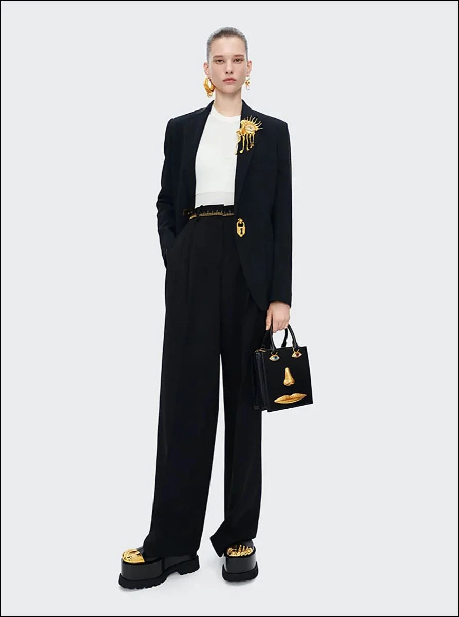 Schiaparelli presenta la colección 'Iconically Yours'